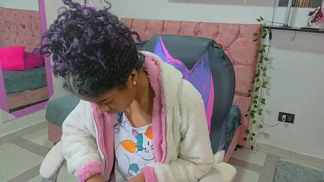 Snapshot of thianahorny chatting on April 1, 1:41 pm thianahorny online show from April 1, 1:41 pm