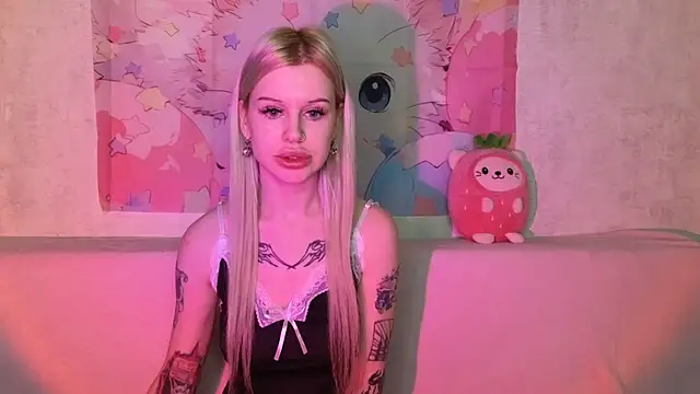 Snapshot of HoneyGold_ chatting on November 21, 2:43 am HoneyGold online show from November 21, 2:43 am