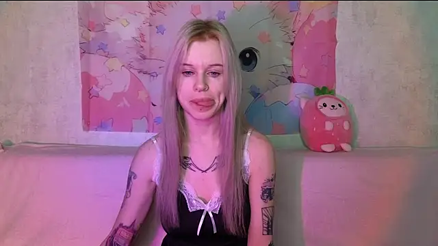 Snapshot of HoneyGold_ chatting on December 2, 4:07 am HoneyGold online show from December 2, 4:07 am