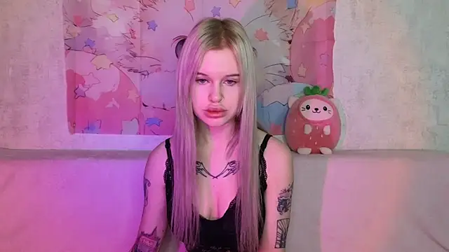 Snapshot of HoneyGold_ chatting on December 3, 4:53 am HoneyGold online show from December 3, 4:53 am