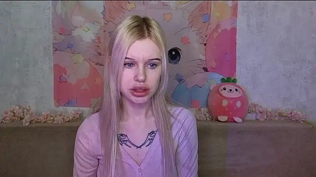 Snapshot of HoneyGold_ chatting on February 2, 4:00 am HoneyGold online show from February 2, 4:00 am