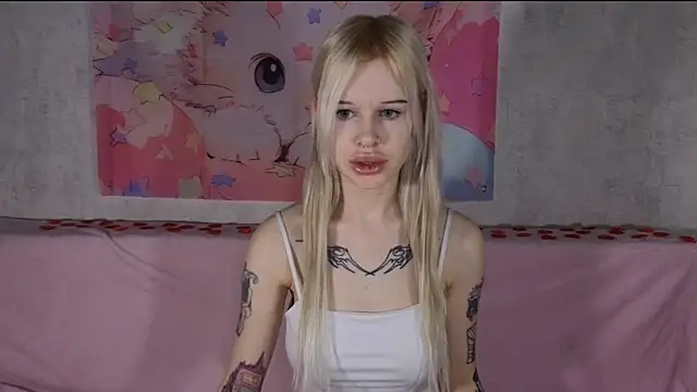 Snapshot of HoneyGold_ chatting on February 15, 4:09 am HoneyGold online show from February 15, 4:09 am