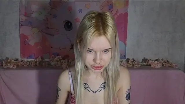 Snapshot of HoneyGold_ chatting on February 16, 4:08 am HoneyGold online show from February 16, 4:08 am