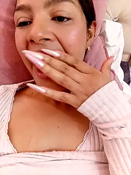 Snapshot of MeganHillss chatting on December 5, 5:20 pm MeganHillss online show from December 5, 5:20 pm