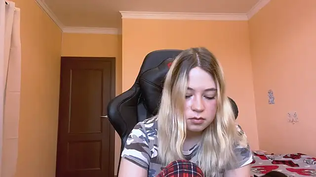 HotLuna69 online show from December 17, 7:25 am