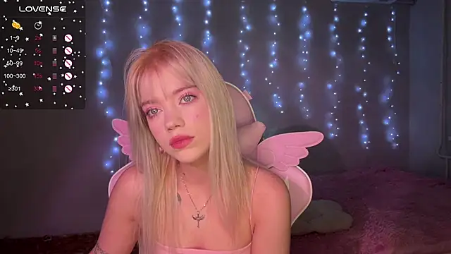 myprettylola online show from December 2, 7:31 pm