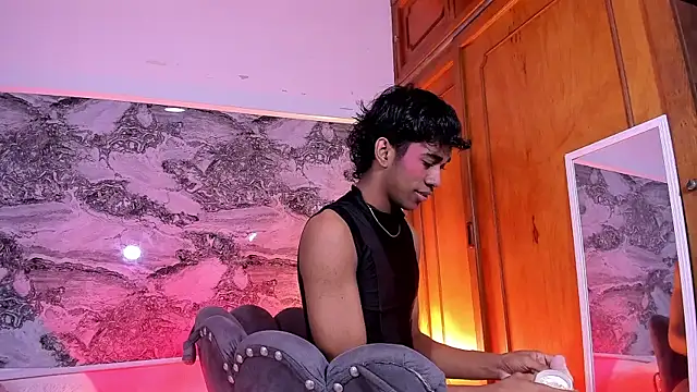 Ethan thouse online show from December 20, 7:10 pm