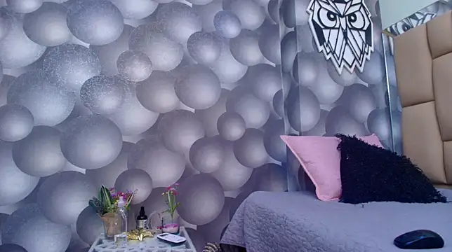 hannah teehn online show from October 15, 7:14 pm