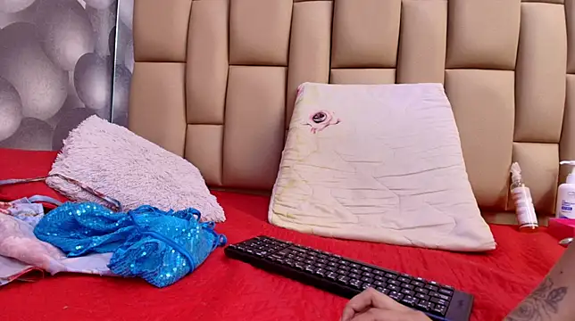 hannah teehn online show from November 10, 7:57 pm