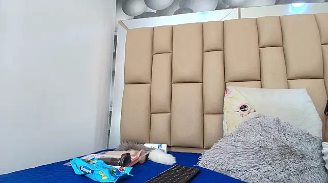 hannah teehn online show from November 28, 7:05 pm