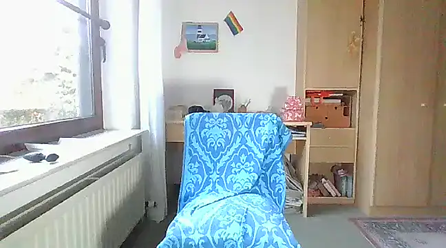 Snapshot of super-snoopy chatting on December 5, 8:11 am super-snoopy online show from December 5, 8:11 am