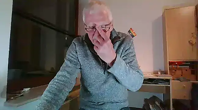 Snapshot of super-snoopy chatting on December 25, 7:45 pm super-snoopy online show from December 25, 7:45 pm