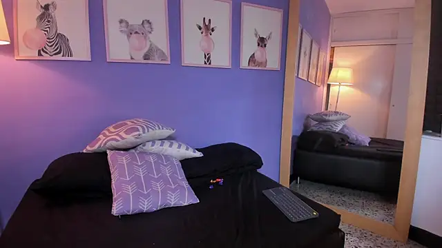 TanishaReyes online show from October 31, 7:59 pm