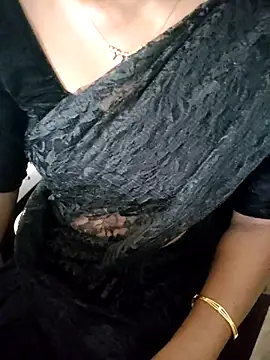 Snapshot of Tamilmallu-duskygirl03 chatting on November 17, 6:30 am Tamilmallu-duskygirl03 online show from November 17, 6:30 am