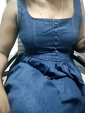 Snapshot of Tamilmallu-duskygirl03 chatting on November 21, 7:01 pm Tamilmallu-duskygirl03 online show from November 21, 7:01 pm