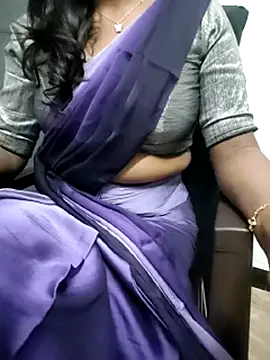 Snapshot of Tamilmallu-duskygirl03 chatting on November 27, 7:27 pm Tamilmallu-duskygirl03 online show from November 27, 7:27 pm