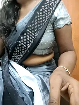 Snapshot of Tamilmallu-duskygirl03 chatting on December 4, 10:02 am Tamilmallu-duskygirl03 online show from December 4, 10:02 am