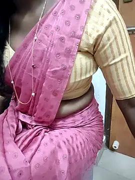 Snapshot of Tamilmallu-duskygirl03 chatting on December 15, 6:39 am Tamilmallu-duskygirl03 online show from December 15, 6:39 am