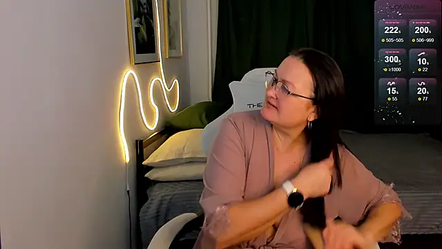 Snapshot of hottyannaa chatting on February 17, 2:41 am hottyannaa online show from February 17, 2:41 am