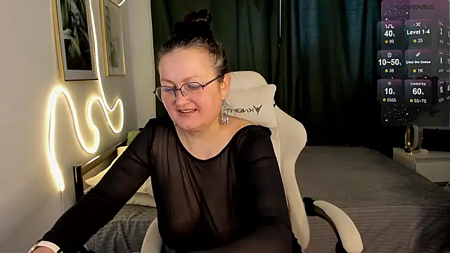 Snapshot of hottyannaa chatting on February 25, 2:54 am hottyannaa online show from February 25, 2:54 am