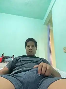 Snapshot of Lukein23 chatting on November 14, 11:35 pm Lukein23 online show from November 14, 11:35 pm