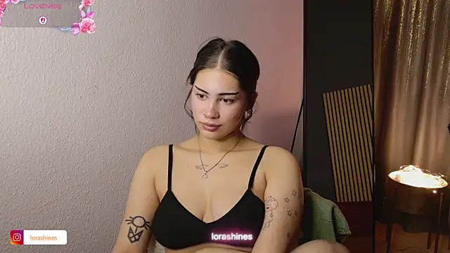 LoraShines online show from March 23, 7:29 pm