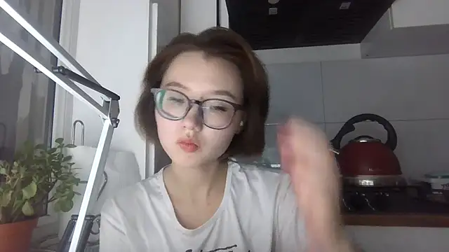 Snapshot of LilyTaylors chatting on October 17, 5:37 pm LilyTaylors online show from October 17, 5:37 pm