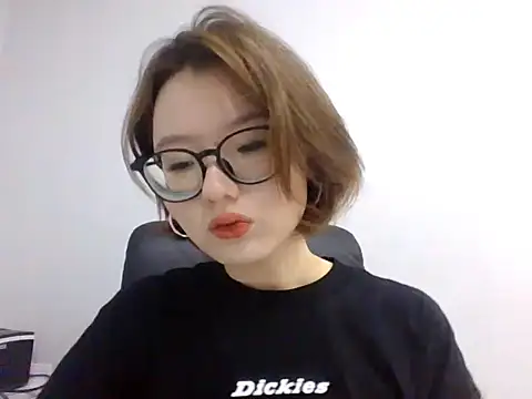 Snapshot of LilyTaylors chatting on October 20, 7:53 am LilyTaylors online show from October 20, 7:53 am