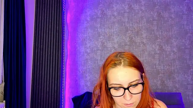 scarleteyes  online show from November 3, 5:09 am