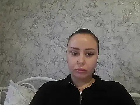 Snapshot of Qarivell chatting on February 9, 9:24 am Qarivell online show from February 9, 9:24 am