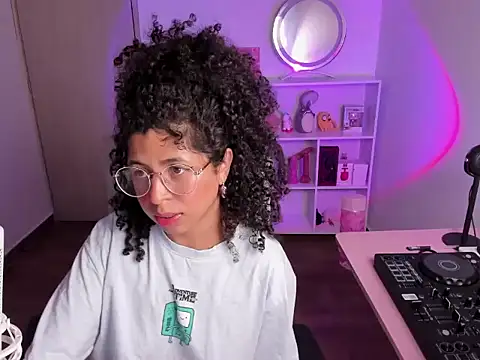 Snapshot of BunnyBellPrincess chatting on October 11, 2:33 am BunnyBellPrincess online show from October 11, 2:33 am