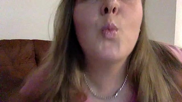 Snapshot of GoddessBarbiee chatting on October 21, 5:02 pm GoddessBarbiee online show from October 21, 5:02 pm