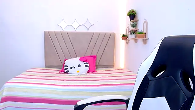 zara cute online show from May 25, 12:11 pm