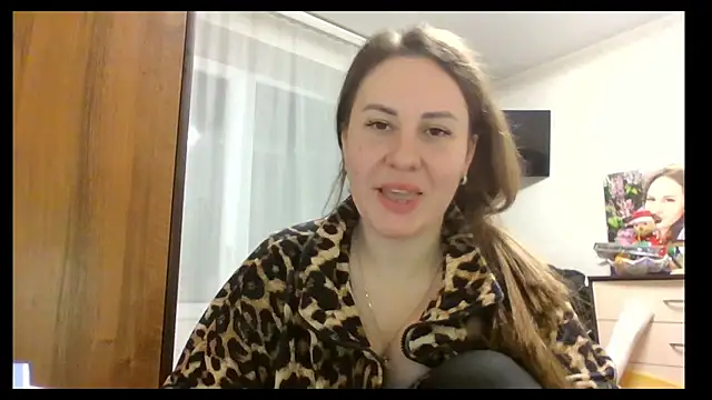 Snapshot of MeadowEyes chatting on January 9, 8:43 pm MeadowEyes online show from January 9, 8:43 pm