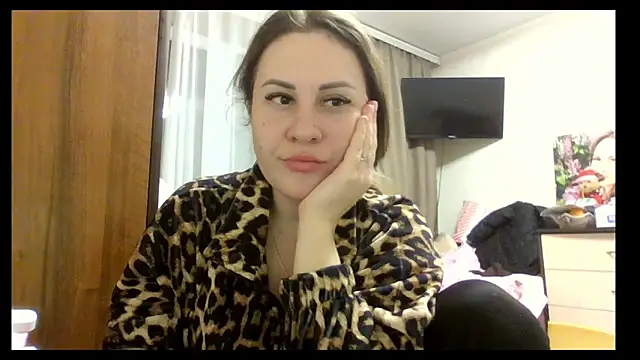 Snapshot of MeadowEyes chatting on January 14, 7:41 pm MeadowEyes online show from January 14, 7:41 pm
