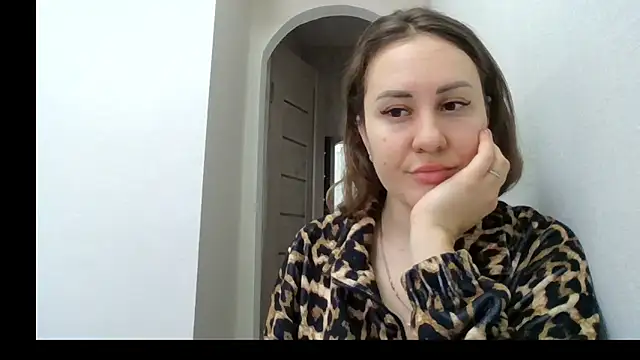 Snapshot of MeadowEyes chatting on February 5, 7:24 am MeadowEyes online show from February 5, 7:24 am