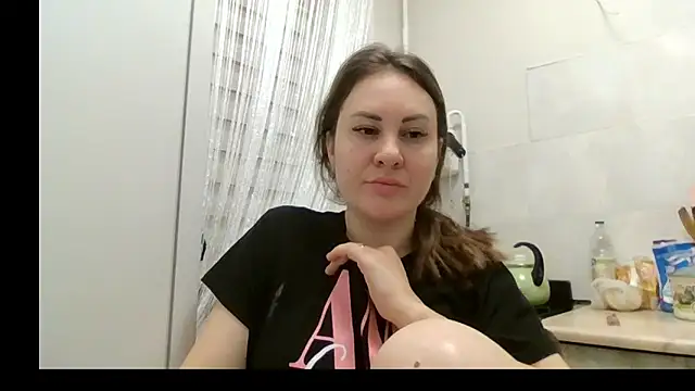 Snapshot of MeadowEyes chatting on February 9, 4:27 am MeadowEyes online show from February 9, 4:27 am