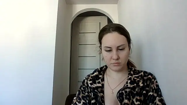 Snapshot of MeadowEyes chatting on February 10, 11:03 am MeadowEyes online show from February 10, 11:03 am