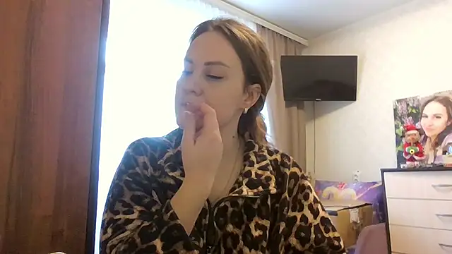 Snapshot of MeadowEyes chatting on February 14, 8:44 am MeadowEyes online show from February 14, 8:44 am