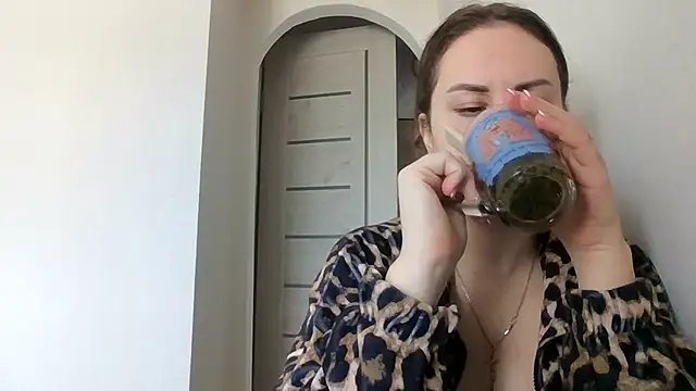 Snapshot of MeadowEyes chatting on March 23, 10:30 am MeadowEyes online show from March 23, 10:30 am