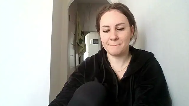 Snapshot of MeadowEyes chatting on April 2, 9:40 am MeadowEyes online show from April 2, 9:40 am