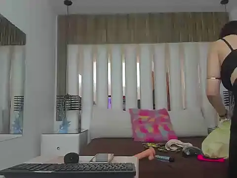 AmbarGills online show from October 31, 1:45 pm