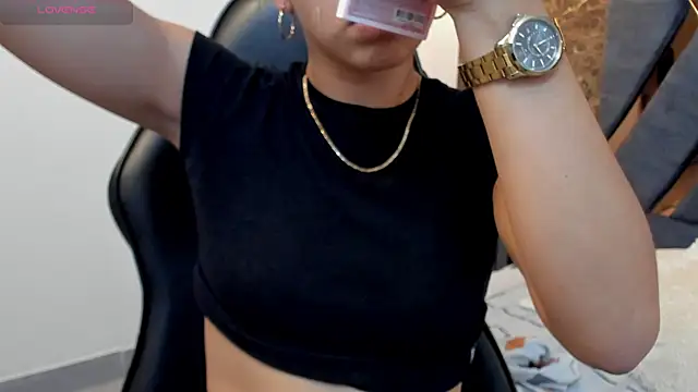 Vittoria Conti  online show from November 16, 1:28 pm