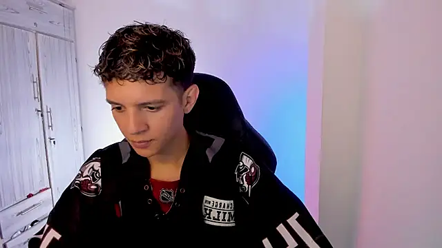 tylernova online show from May 5, 2:41 am