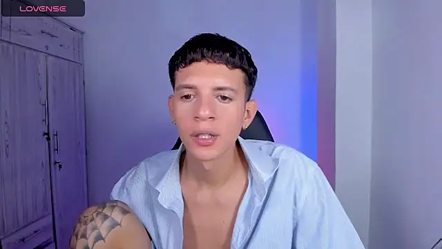 tylernova online show from May 16, 3:14 am