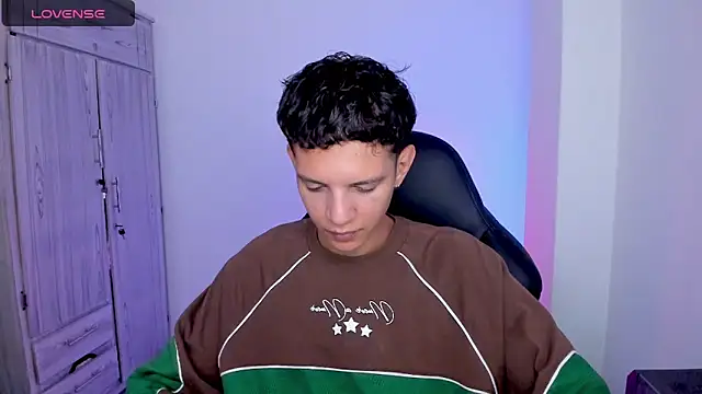 tylernova online show from May 17, 3:04 am