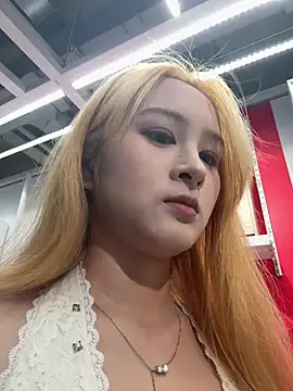 Snapshot of yuki_july chatting on October 15, 10:59 am yuki july online show from October 15, 10:59 am