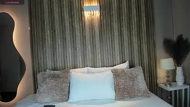 VanneCamiel online show from November 6, 11:33 am