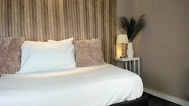 VanneCamiel online show from November 14, 11:42 am