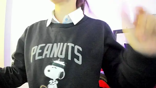 Sara Roades online show from November 28, 8:00 pm